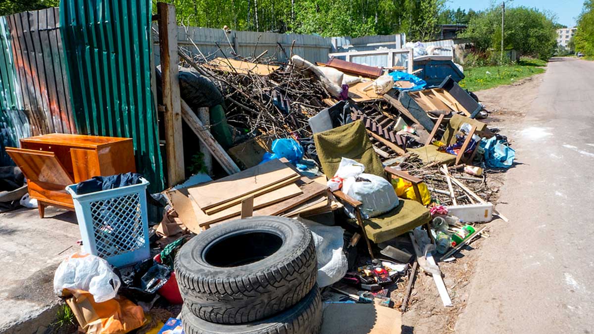 Junk and Green Waste Removal Services: Request a Junk and Green Waste Removal Quote - Jim's Mowing & Gardening Canada